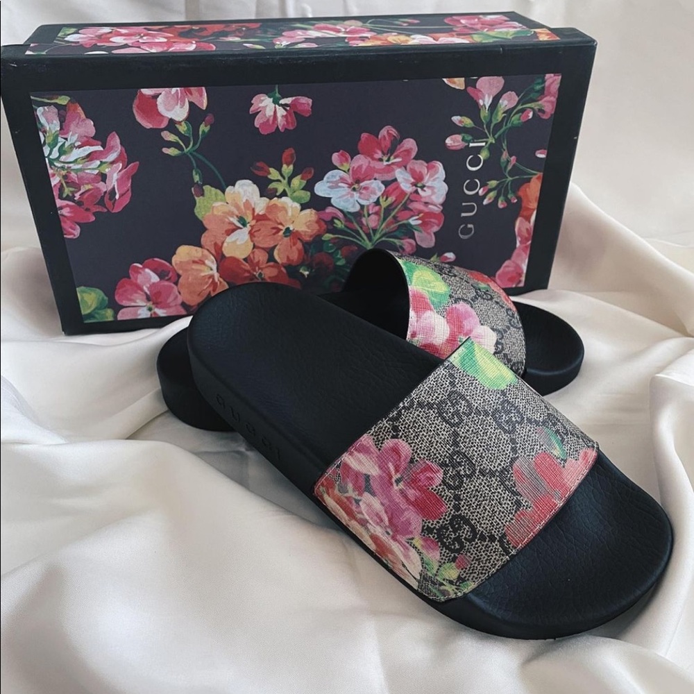 Gucci slides women